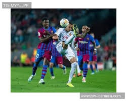 曼尼·马查多在季后赛期间因“跑垒争议动作”引发广泛讨论